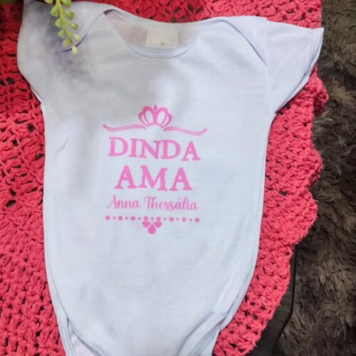 SaveClip.App_416904809_352602117486160_827647500416641269_n Body Infantil Branco Personalizado – Tamanhos P, M, G e GG